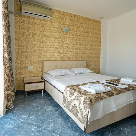 Lucas Πανσιόν 3*