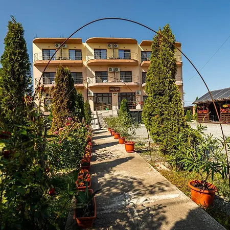 Lucas Πανσιόν Costinești