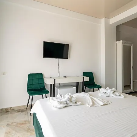 Lucas Πανσιόν Costinești